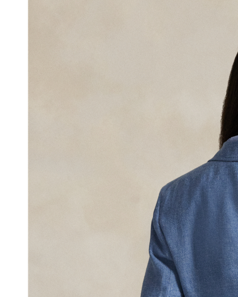 Woven with a blend of Italian linen and cotton yarns, this medium-weight blazer unites a slim fit with menswear-inspired details, including notch lapels, buttoned cuffs and tailored waist darts.