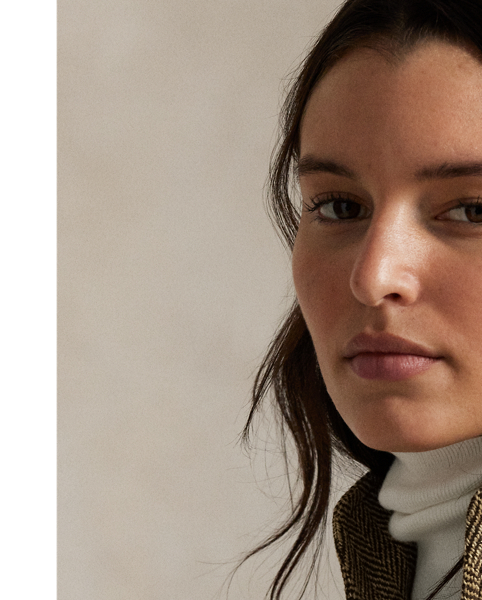 Realised in classic herringbone fabric with a blend of linen, silk and wool, this jacket is defined by utility-inspired pocketing and a buttoned throat latch at its mockneck collar.