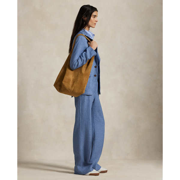 Woven with a blend of Italian linen and cotton yarns, these high-rise trousers are designed with a wide-leg silhouette featuring pressed creases at the front and back.