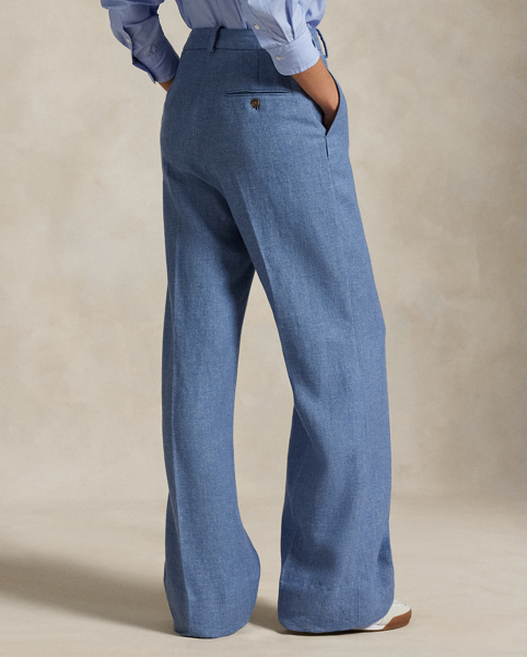Woven with a blend of Italian linen and cotton yarns, these high-rise trousers are designed with a wide-leg silhouette featuring pressed creases at the front and back.