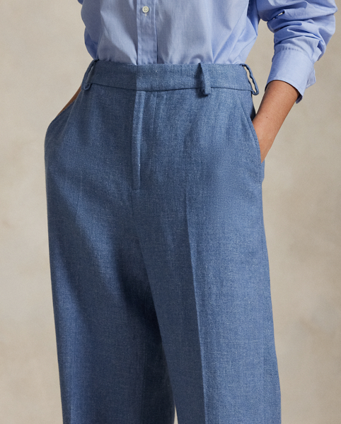 Woven with a blend of Italian linen and cotton yarns, these high-rise trousers are designed with a wide-leg silhouette featuring pressed creases at the front and back.