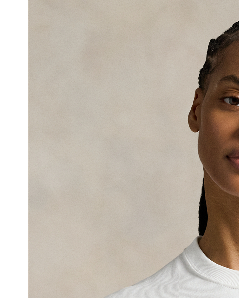 This crewneck T-shirt is made from soft cotton jersey and features our iconic logo printed on the left chest.