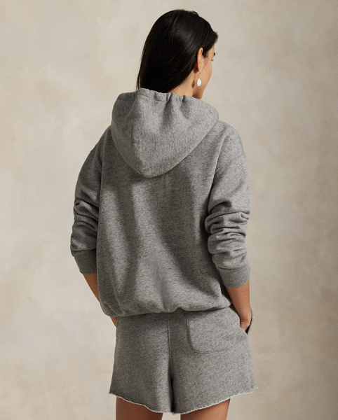 Ralph Lauren Lauren's Polo Bear takes centre stage on this fleece hoodie with a boxer-inspired look. The rubber-printed graphic is adorned with embroidered details for a touch of texture and dimension.