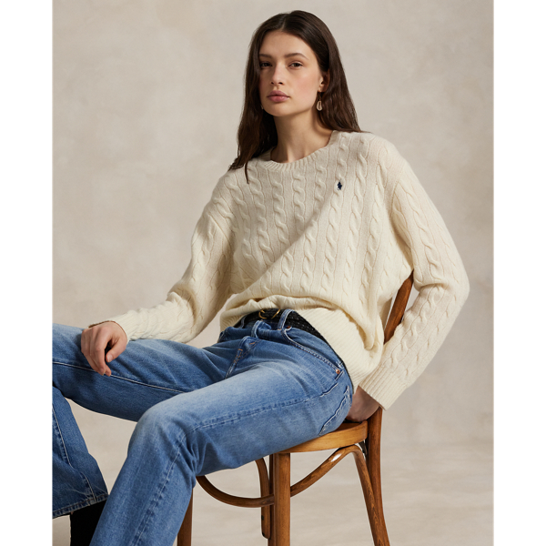 A Polo essential, this slim-fitting crewneck jumper combines a blend of soft Italian wool and cashmere with our signature cable-knit construction.