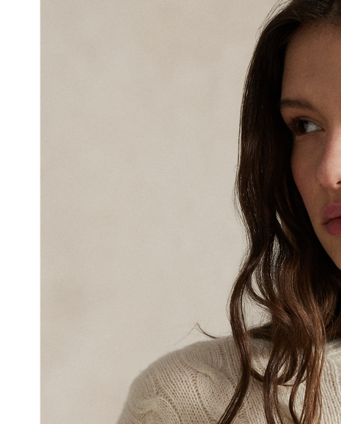 A Polo essential, this slim-fitting crewneck jumper combines a blend of soft Italian wool and cashmere with our signature cable-knit construction.