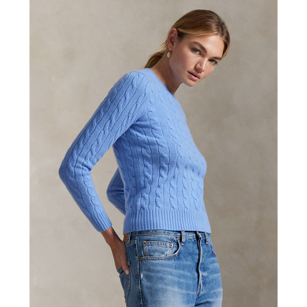 A Polo essential, this slim-fitting crewneck jumper combines a blend of soft Italian wool and cashmere with our signature cable-knit construction.