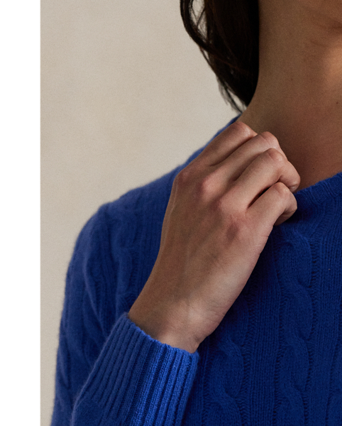 A Polo essential, this slim-fitting crewneck jumper combines a blend of soft Italian wool and cashmere with our signature cable-knit construction.