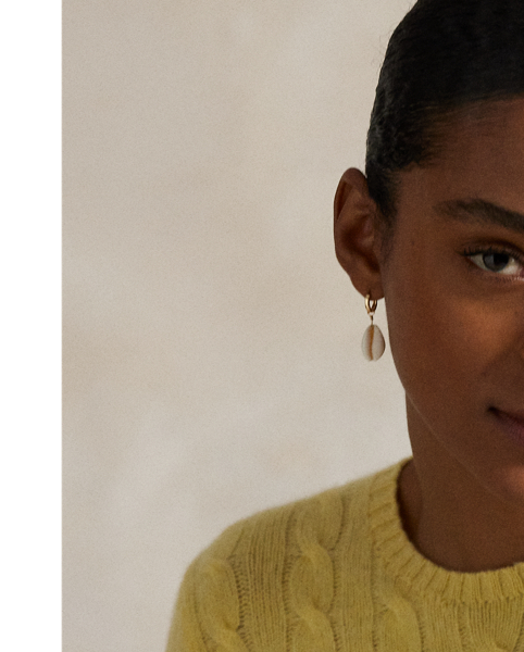 A Polo essential, this slim-fitting crewneck jumper combines a blend of soft Italian wool and cashmere with our signature cable-knit construction.