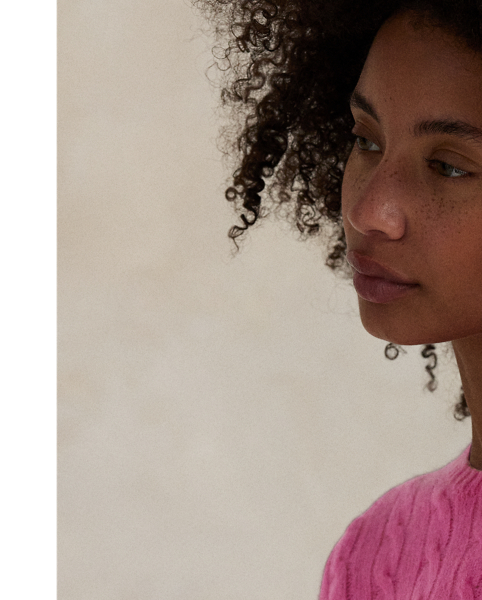 A Polo essential, this slim-fitting crewneck jumper combines a blend of soft Italian wool and cashmere with our signature cable-knit construction.