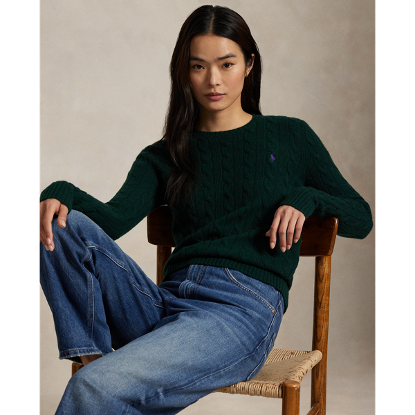 A Polo essential, this slim-fitting crewneck jumper combines a blend of soft Italian wool and cashmere with our signature cable-knit construction.