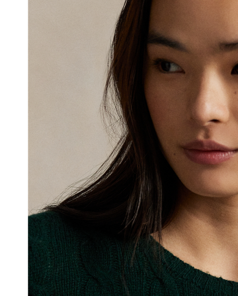 A Polo essential, this slim-fitting crewneck jumper combines a blend of soft Italian wool and cashmere with our signature cable-knit construction.