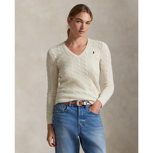 A Polo essential, this slim-fitting V-neck jumper combines a blend of soft Italian wool and cashmere with our signature cable-knit construction.