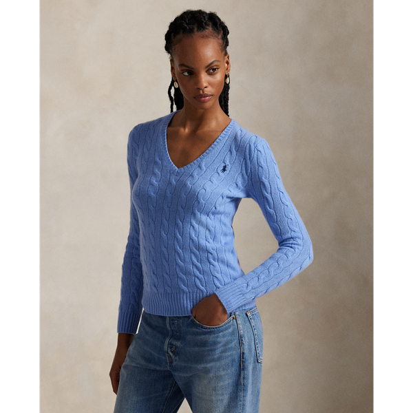 A Polo essential, this slim-fitting V-neck jumper combines a blend of soft Italian wool and cashmere with our signature cable-knit construction.