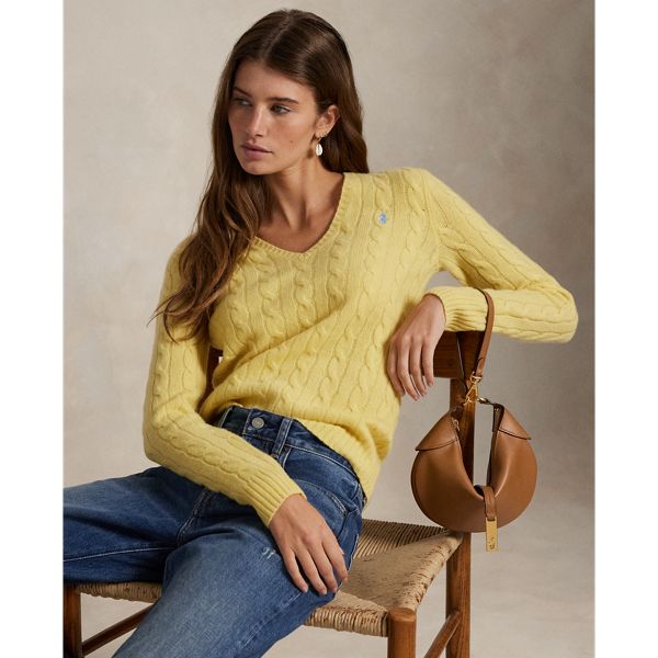 A Polo essential, this slim-fitting V-neck jumper combines a blend of soft Italian wool and cashmere with our signature cable-knit construction.