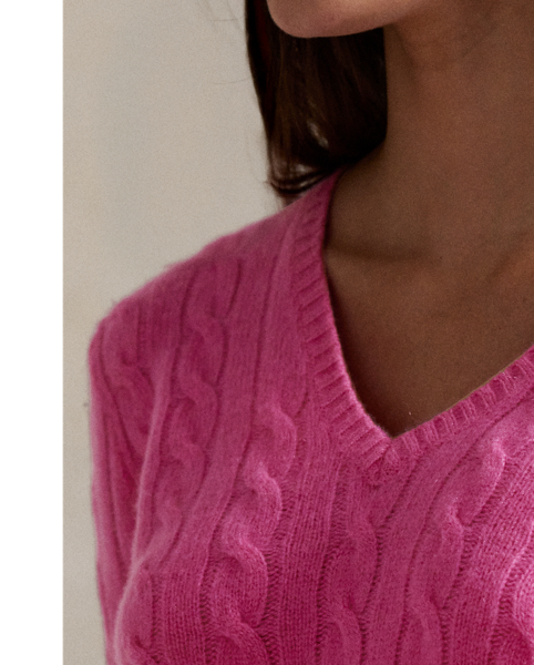 A Polo essential, this slim-fitting V-neck jumper combines a blend of soft Italian wool and cashmere with our signature cable-knit construction.