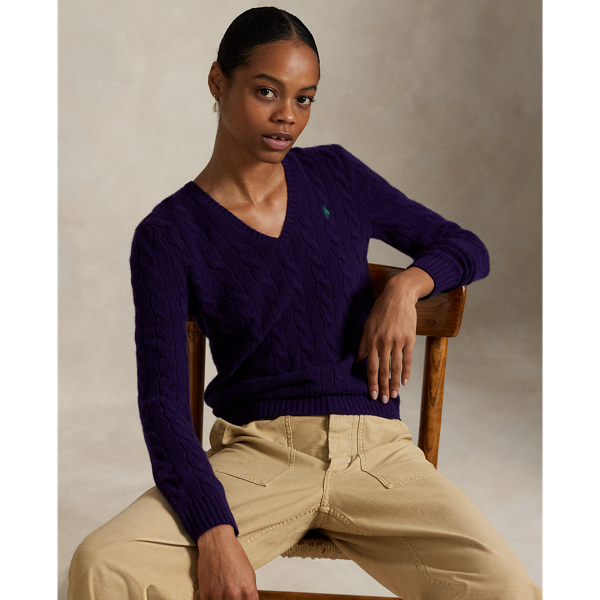 A Polo essential, this slim-fitting V-neck jumper combines a blend of soft Italian wool and cashmere with our signature cable-knit construction.
