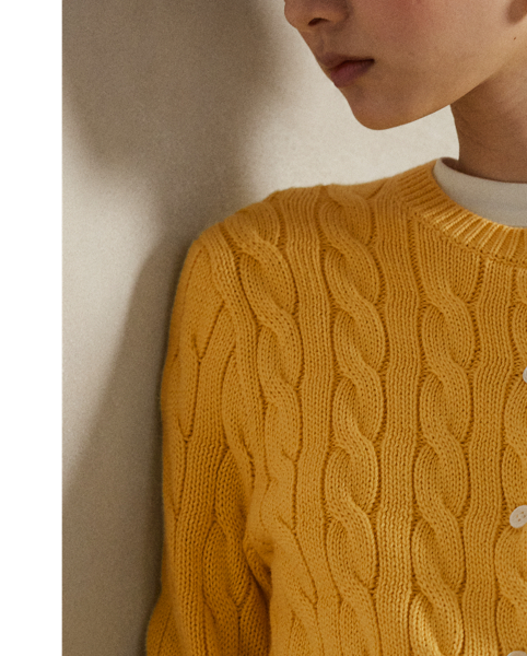 Cable-knit with pure cotton, this slim crewneck cardigan is finished with the signature embroidered Pony on the chest.