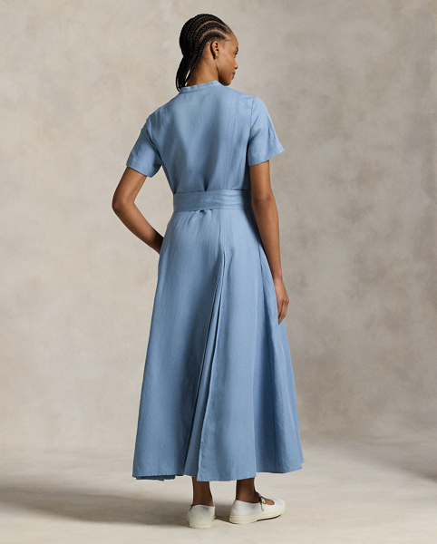 Blending silk, linen and cotton yarns to create a soft drape and gentle structure, this version of Polo's timeless shirtdress is designed for a sweeping A-line silhouette with inverted box pleats at the skirt for added volume.