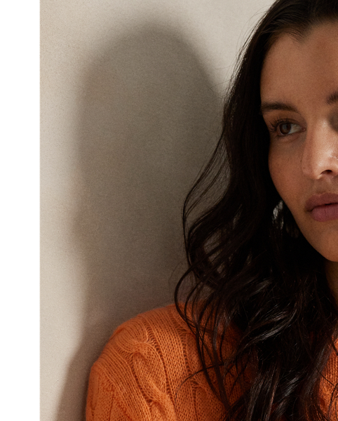 This crewneck jumper is knit with Italian wool and cashmere yarns, which are spun to achieve an airy look and a soft drape. Our classic cable motif lends a textured hand to the relaxed silhouette.