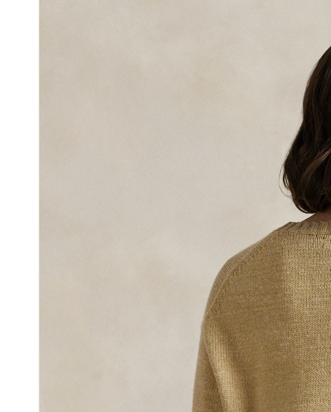 This cotton crewneck jumper showcases an intarsia-knit and embroidered rendering of the Polo Bear donning a  Ralph Lauren Lauren look, complete with a signature Pony ball cap.