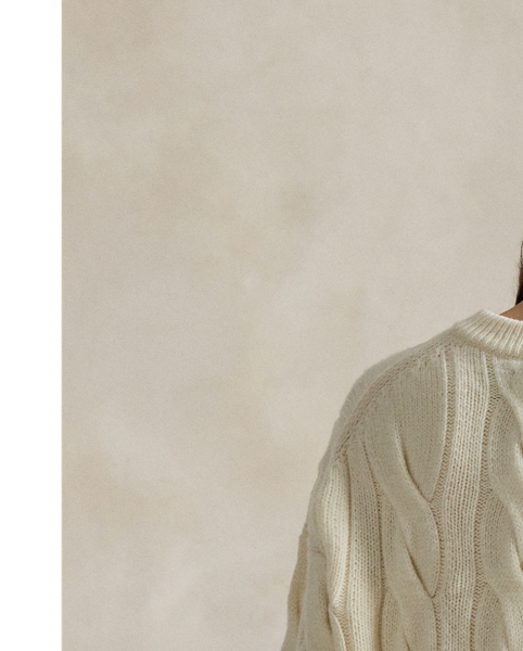 This V-neck jumper blends Italian wool and cashmere yarns for a relaxed silhouette featuring a large-scale version of our iconic cable-knit motif.