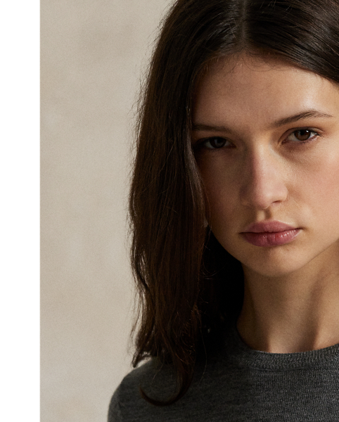 Knit with medium-weight Italian wool, this classic crewneck jumper is accented with our signature embroidered Pony at the left chest.