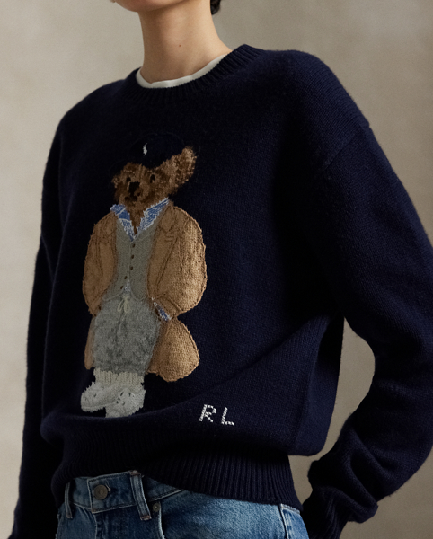 Soft Italian wool and cashmere come together in this crewneck jumper, which showcases an intarsia-knit and embroidered rendering of the Polo Bear donning a signature Ralph Lauren Lauren look.