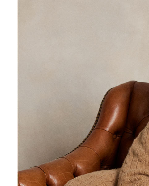 Designed for a slightly relaxed fit, this V-neck jumper dress is cable-knit with Italian wool and cashmere yarns to achieve its classic textural motif.