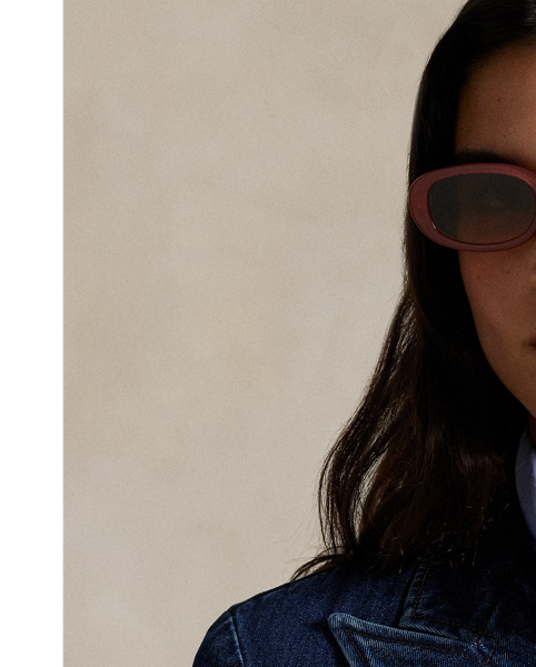 Designed for a straight, elongated silhouette, this double-breasted jacket is made from Japanese denim that's washed to achieve a classic indigo hue and subtle high-low effect.