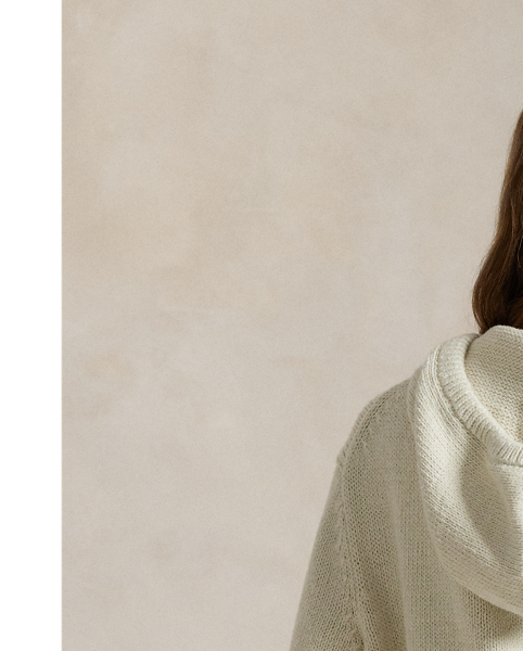 This cotton-linen knit hoodie features a vintage-inspired version of the Polo Bear and a nod to the year 1992, when the first Polo Sport line was introduced.