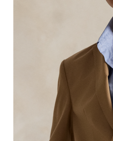 This blazer merges a straight fit with structured shoulders and a two-button silhouette. Its Italian stretch wool-blend shell is fully lined with smooth, lightweight twill.