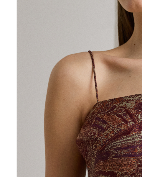 Displaying an elegant paisley motif, this sleeveless cocktail dress is crafted from jacquard for a subtle sheen and structured look. A self-belt with an equestrian-inspired buckle accentuates its fit-and-flare silhouette, completing the look.