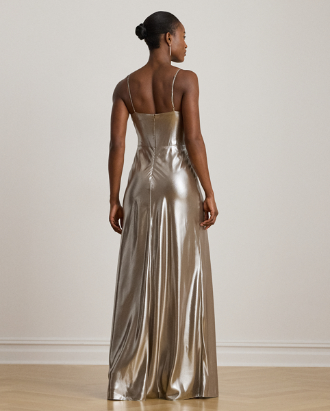 Turn heads in this floor-length sleeveless gown, which features a pleated surplice bodice and fluid metallic chiffon for a lustrous sheen.