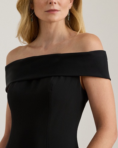 Evoking timeless glamour, this off-the-shoulder gown is designed with thoughtfully placed vertical seams, which accentuate its statuesque column silhouette. A slit on the skirt and smooth, stretch-infused crepe afford ease of movement.