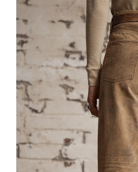 High-rise, straight-fitting jeans made from 13.6 oz. Japanese denim. Button-fly construction. Sanforized to minimise shrinkage.