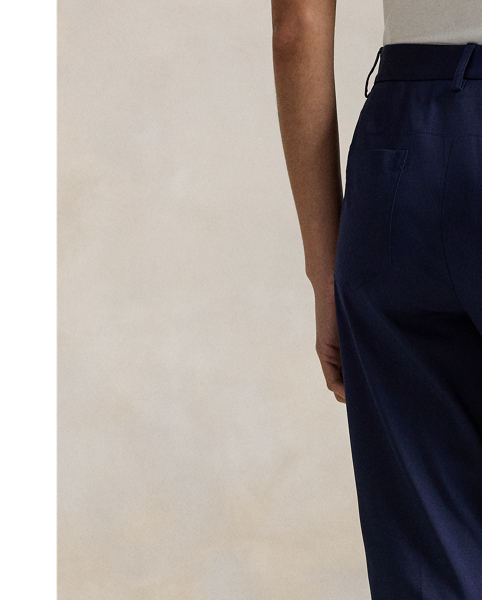 These five-pocket performance twill trousers feature moisture-wicking and four-way stretch properties in a tapered, slightly cropped silhouette.