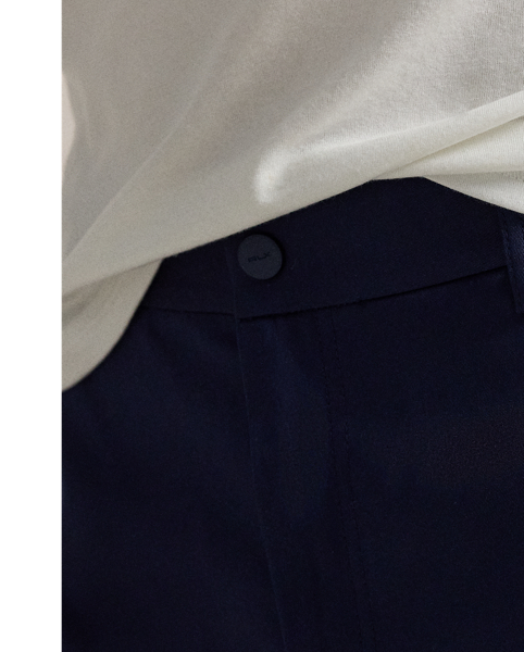 These five-pocket performance twill trousers feature moisture-wicking and four-way stretch properties in a tapered, slightly cropped silhouette.