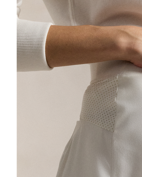 Designed for superior comfort and mobility, this performance-driven skort is crafted from moisture-wicking fabric with refined stretch properties. It's finished with our "RLX" logo on the hem.