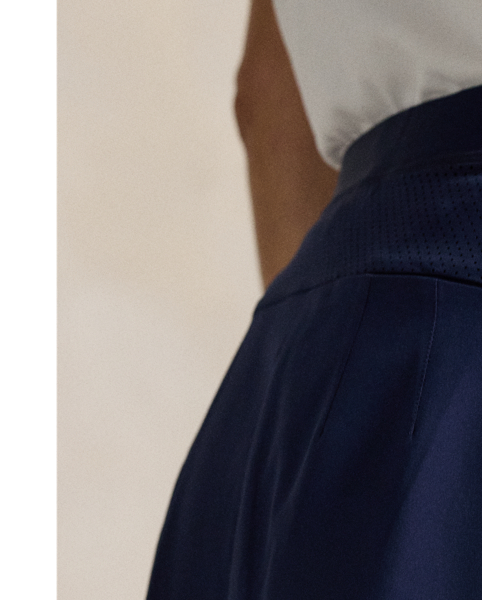 Designed for superior comfort and mobility, this performance-driven skort is crafted from moisture-wicking fabric with refined stretch properties. It's finished with our "RLX" logo on the hem.