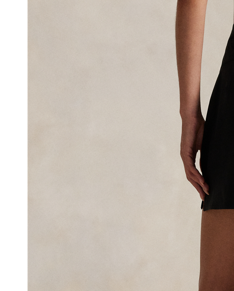 Designed for superior comfort and mobility, this performance-driven skort is crafted from moisture-wicking fabric with refined stretch properties. It's finished with our "RLX" logo on the hem.