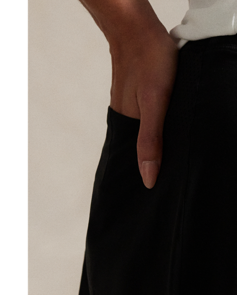 Designed for superior comfort and mobility, this performance-driven skort is crafted from moisture-wicking fabric with refined stretch properties. It's finished with our "RLX" logo on the hem.