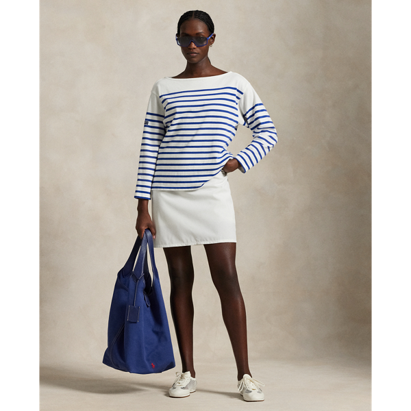 Made with moisture-wicking fabric designed to keep you comfortable during all-day wear, this skort has refined four-way-stretch properties for ease of movement. The sporty silhouette features pleating at the back.