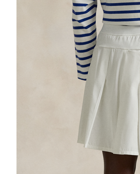 Made with moisture-wicking fabric designed to keep you comfortable during all-day wear, this skort has refined four-way-stretch properties for ease of movement. The sporty silhouette features pleating at the back.