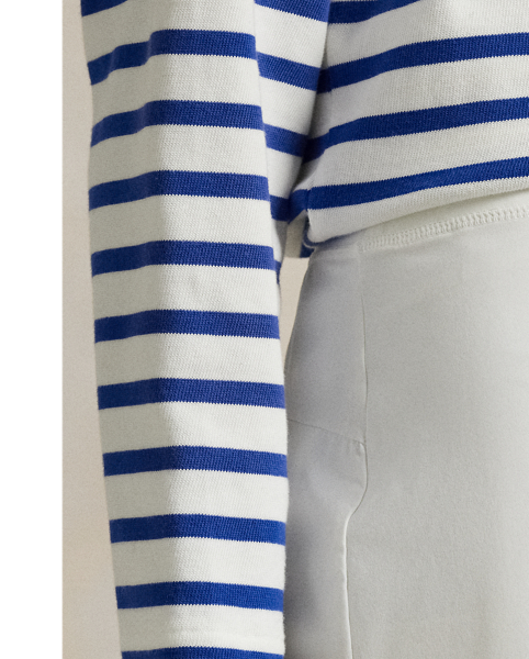 Made with moisture-wicking fabric designed to keep you comfortable during all-day wear, this skort has refined four-way-stretch properties for ease of movement. The sporty silhouette features pleating at the back.