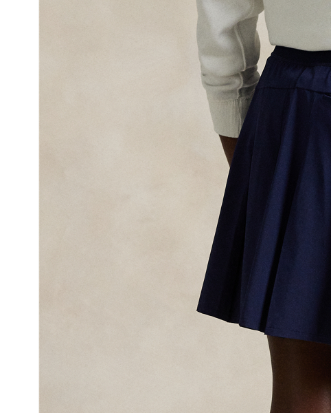 Made with moisture-wicking fabric designed to keep you comfortable during all-day wear, this skort has refined four-way-stretch properties for ease of movement. The sporty silhouette features pleating at the back.