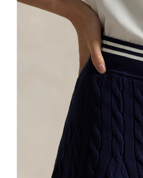 Timeless style meets performance properties in this A-line skirt, which is cable-knit with a moisture-wicking cotton blend enhanced with COOLMAX fibres to help keep you cool, dry and comfortable. It's equipped with an interior short with built-in ball pockets.