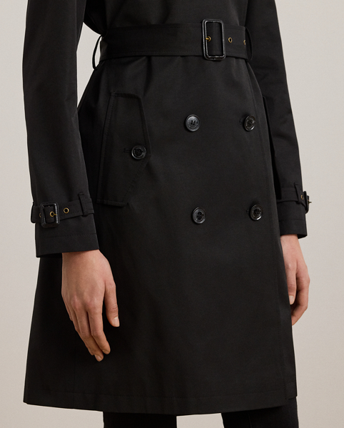 Rendered in a soft cotton blend, Lauren's take on the trench coat showcases traditional styling details, including a double-breasted silhouette and buttoned shoulder epaulets. A buckled self-belt accentuates the waist, while "Lauren Ralph Lauren Lauren"-engraved horn-effect buttons lend a signature finish.