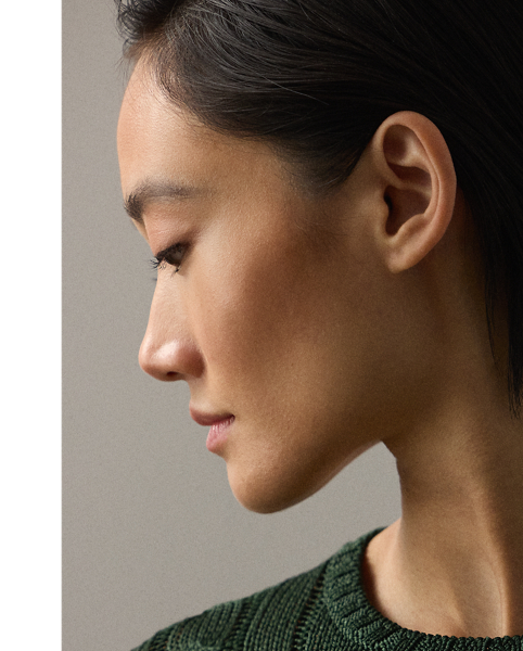 Our iconic cable-knit crewneck jumper melds impeccable craftsmanship with the refined luxury of high-shine silk, which is specially selected for its soft hand and beautiful sheen.