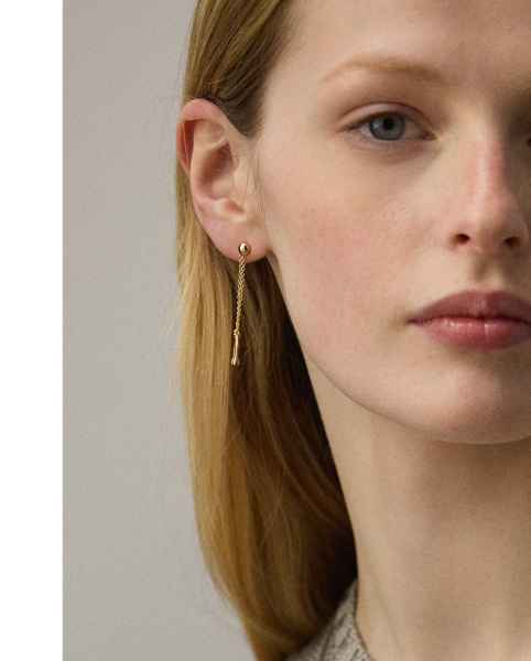 Our iconic cable-knit crewneck jumper melds impeccable craftsmanship with the refined luxury of high-shine silk, which is specially selected for its soft hand and beautiful sheen.