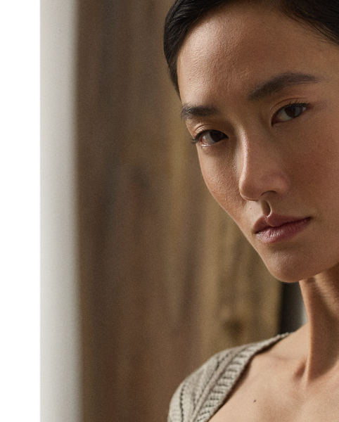 Our iconic cable-knit V-neck jumper combines impeccable craftsmanship with the refined luxury of high-shine silk, which is specially selected for its soft hand and beautiful sheen.